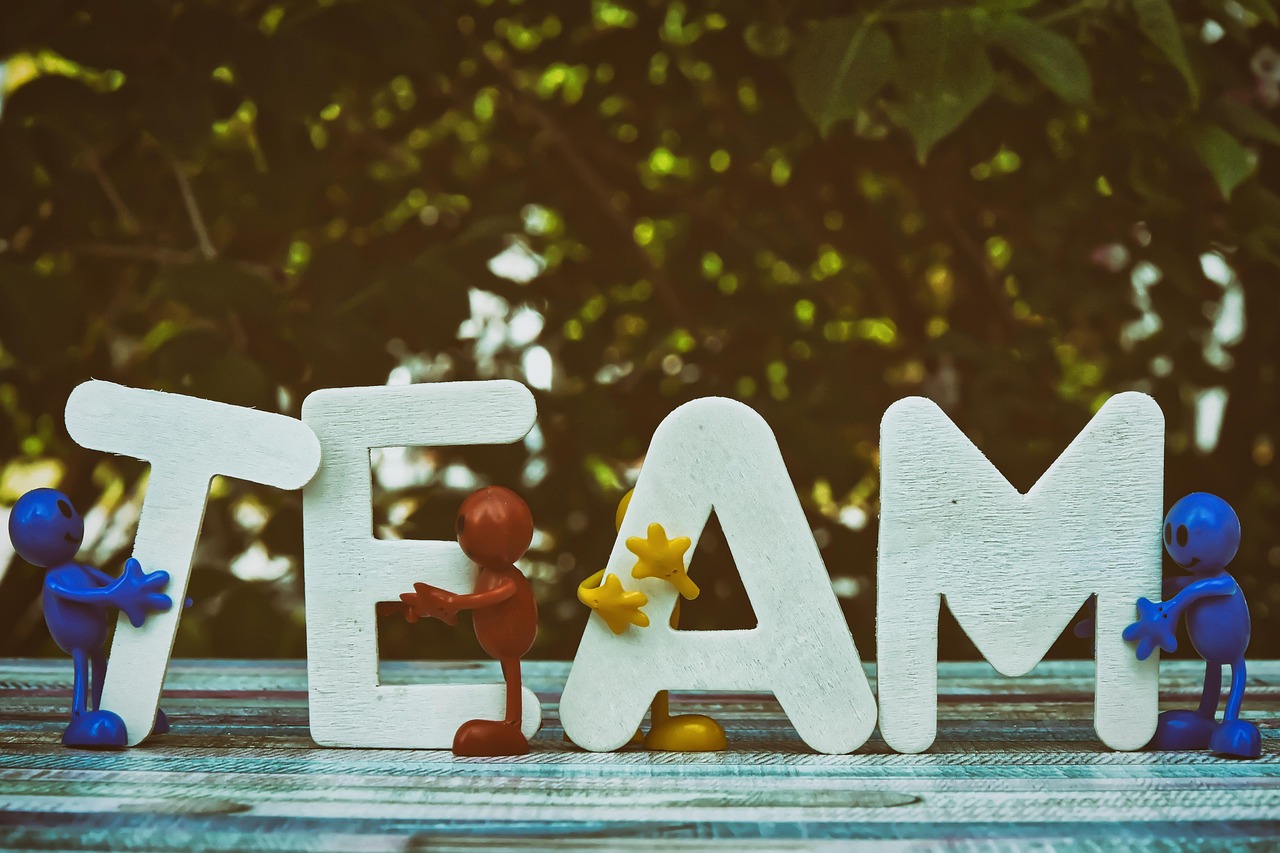 网络通信的中枢：深入了解路由协议在互联网中的重要性